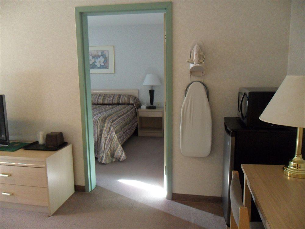 Bay Hill Inns&Suites Neepawa Exteriör bild