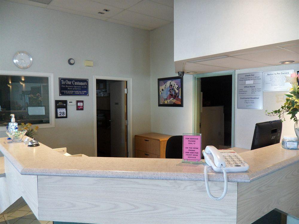 Bay Hill Inns&Suites Neepawa Exteriör bild