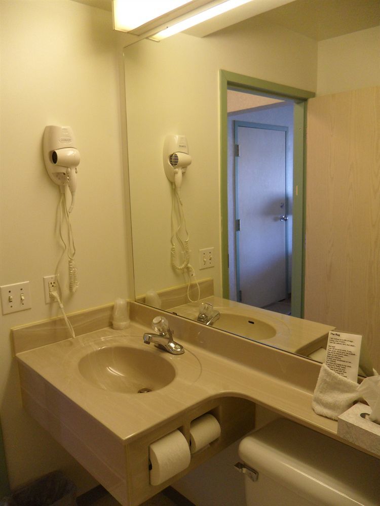 Bay Hill Inns&Suites Neepawa Exteriör bild