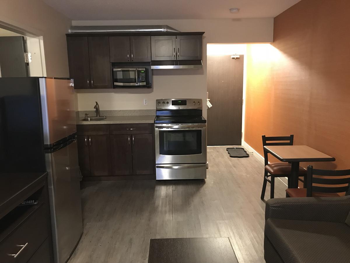 Bay Hill Inns&Suites Neepawa Exteriör bild