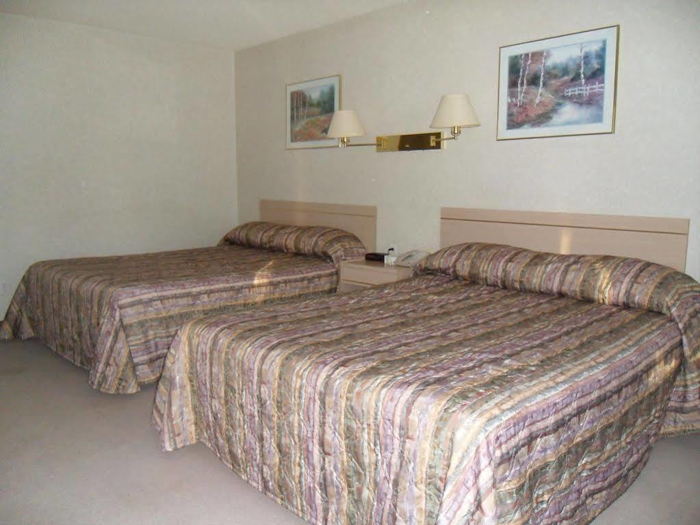 Bay Hill Inns&Suites Neepawa Exteriör bild