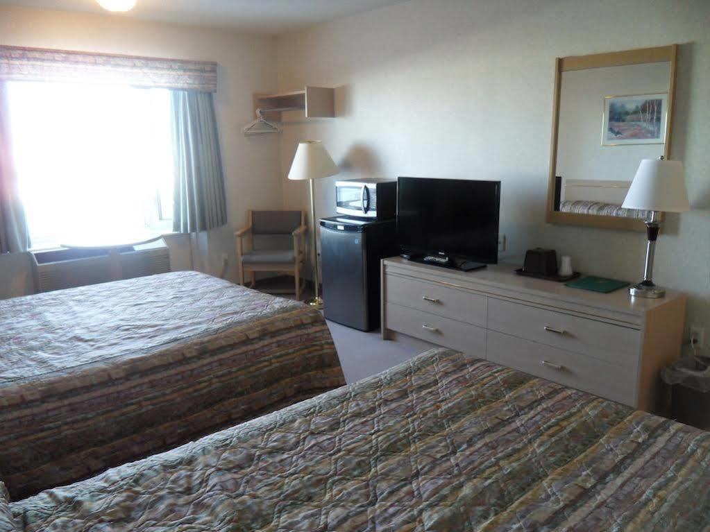 Bay Hill Inns&Suites Neepawa Exteriör bild