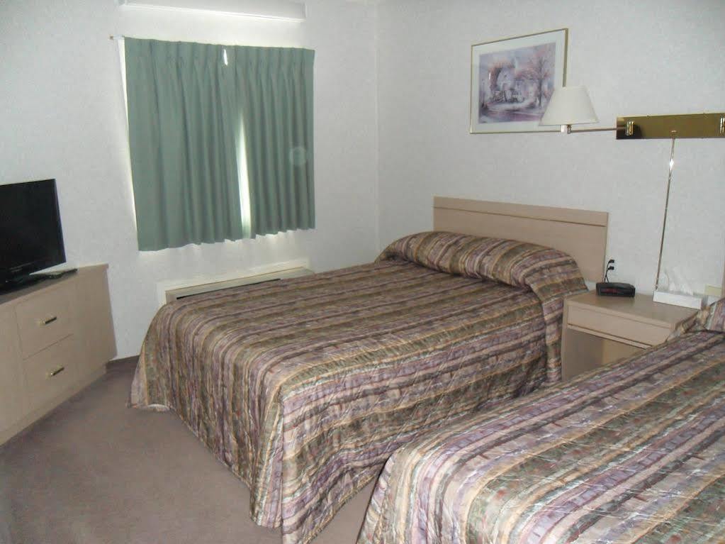 Bay Hill Inns&Suites Neepawa Exteriör bild