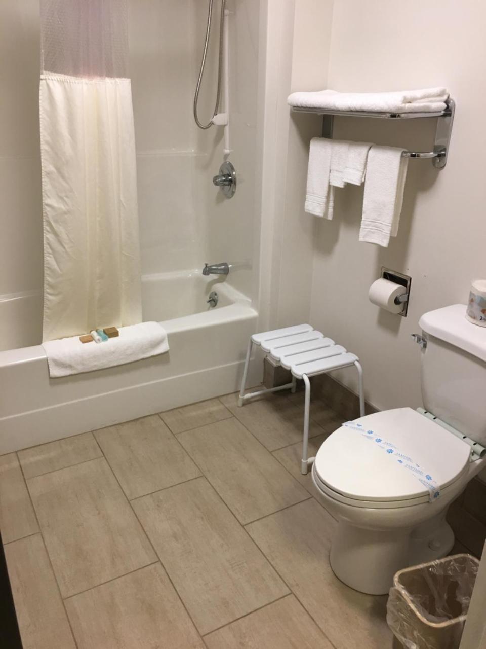Bay Hill Inns&Suites Neepawa Exteriör bild