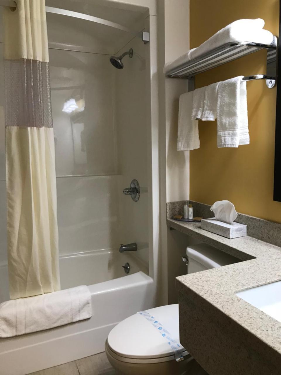 Bay Hill Inns&Suites Neepawa Exteriör bild