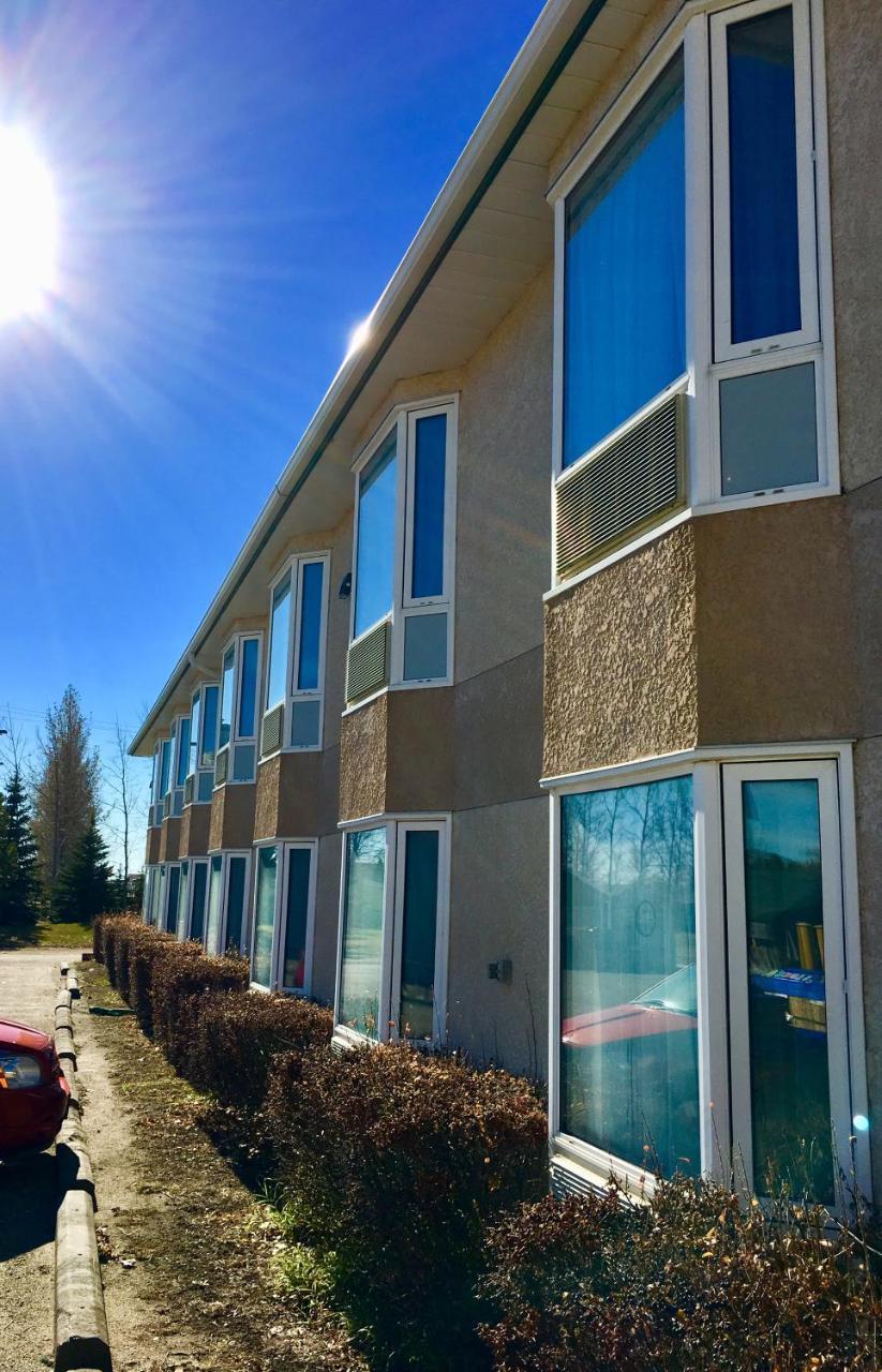 Bay Hill Inns&Suites Neepawa Exteriör bild